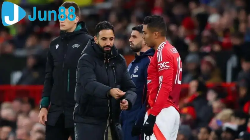 Casemiro đã xây dựng được mối quan hệ thân thiết với Ruben Amorim (Ảnh: BBC).
