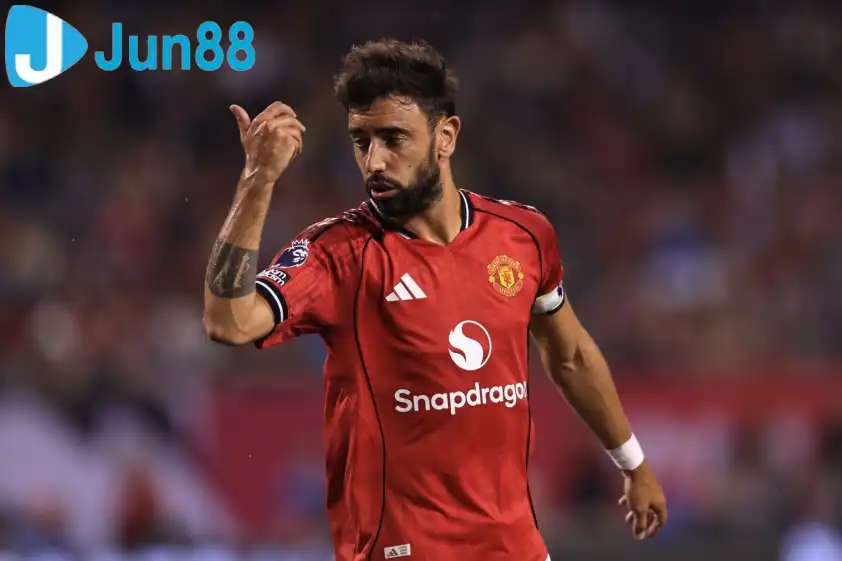 Tương lai của Bruno Fernandes đang bị đặt dấu hỏi (Ảnh: GOAL).