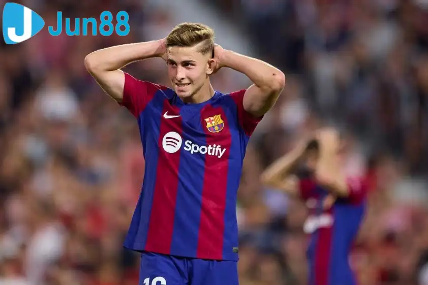 Barcelona vẫn chưa thoát khỏi những khó khăn về tài chính. Ảnh: Sempre Barca