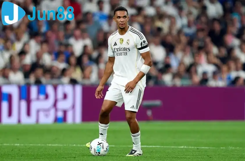 Sau chấn thương gân kheo, Alexander-Arnold đã trở lại danh sách thi đấu của Real Madrid nhưng vẫn chưa ra sân Sau chấn thương gân kheo, Alexander-Arnold đã trở lại danh sách thi đấu của Real Madrid nhưng vẫn chưa ra sân