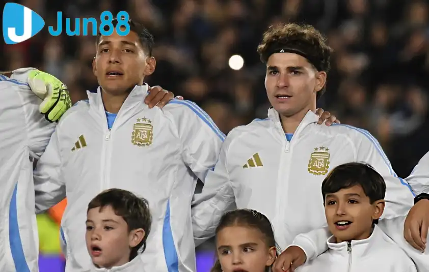 Nahuel Molina, Julian Alvarez và Giuliano Simeone bị gạch tên khỏi danh sách triệu tập ĐT Argentina