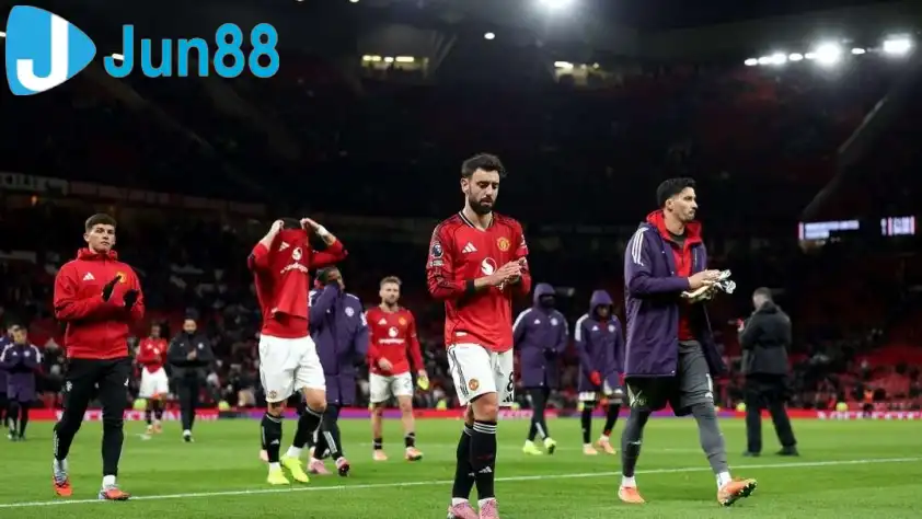 Man United đang gây thất vọng cực lớn sau trận thua Everton (Ảnh: GOAL).