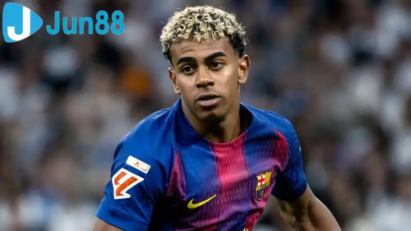 Lamine Yamal được chẩn đoán dính chấn thương mãn tính (Ảnh: GOAL)